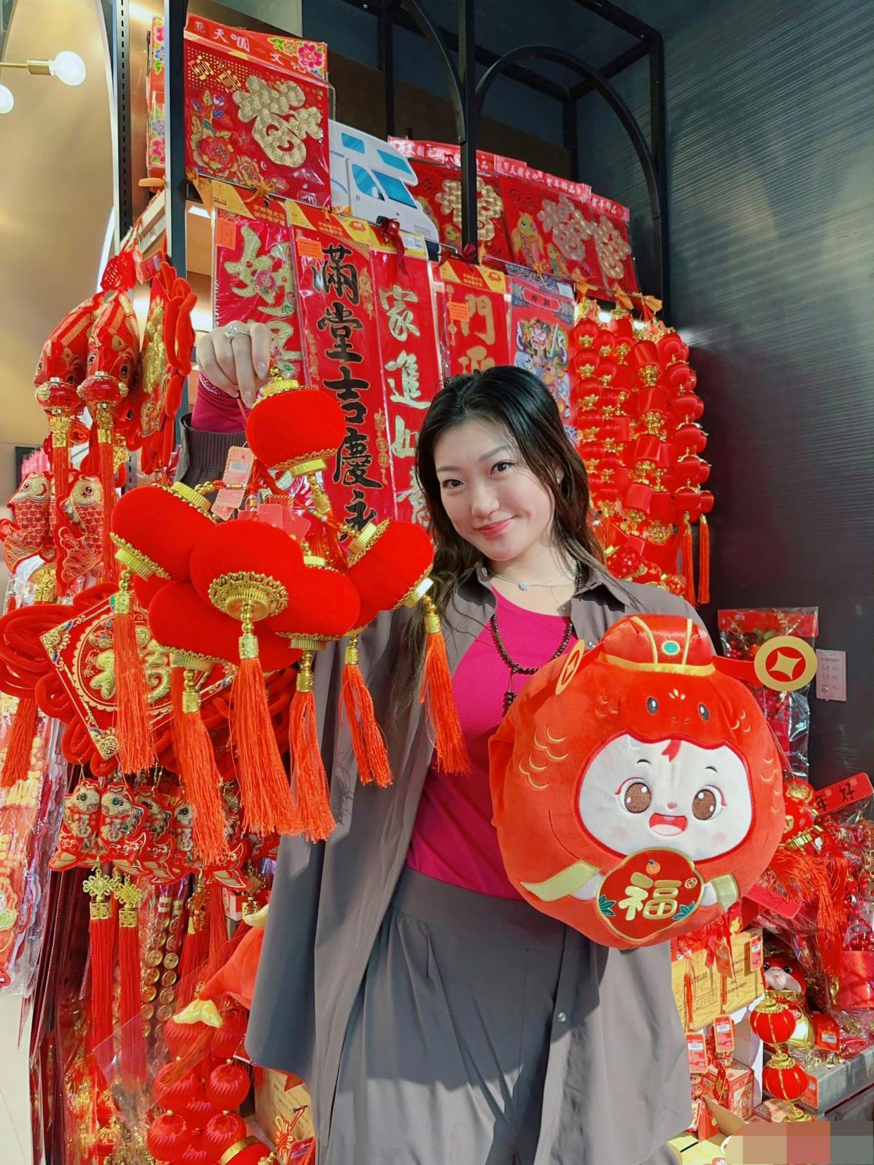 包含篮球明星参加公益晚宴，传递正能量的词条