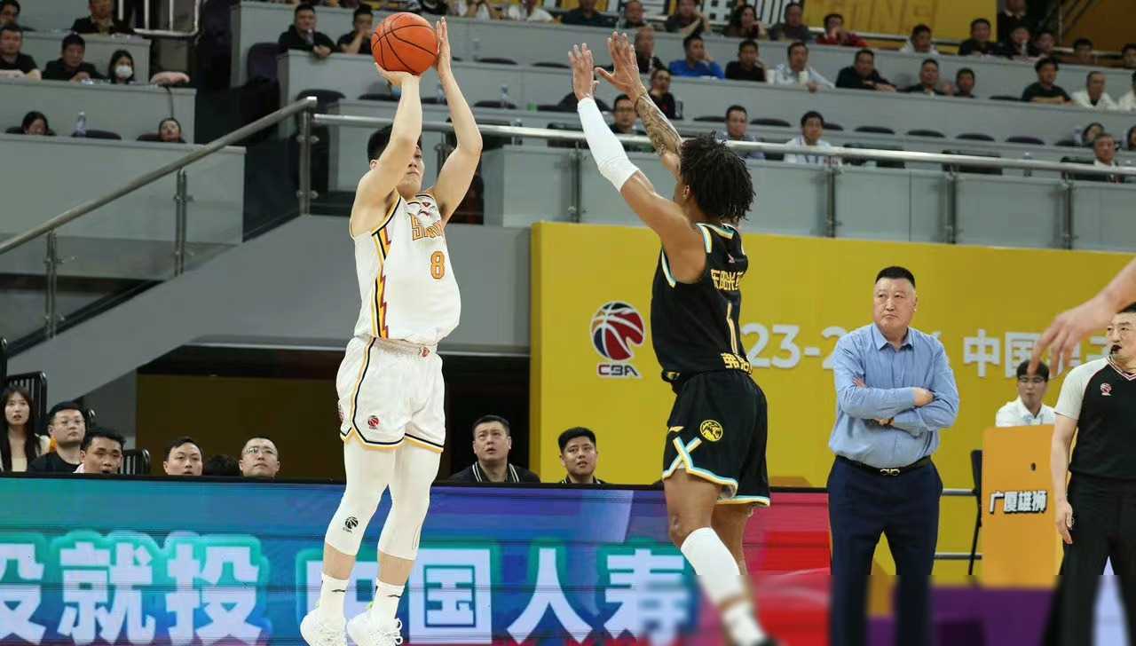 关于争夺季后赛席位，广厦队全力以赴迎战山西队的信息