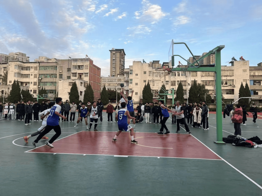 点燃球场激情，篮球风云再掀高潮