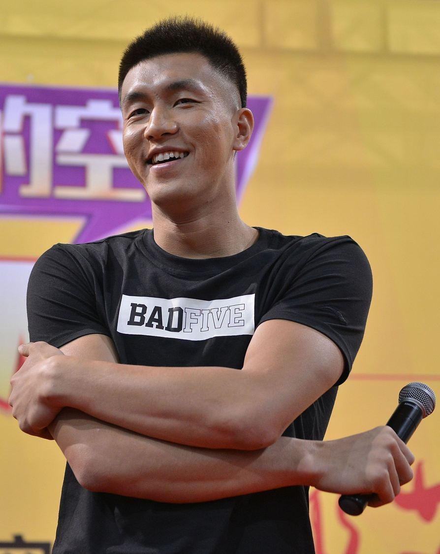 篮球明星在社交媒体上分享训练心得的简单介绍