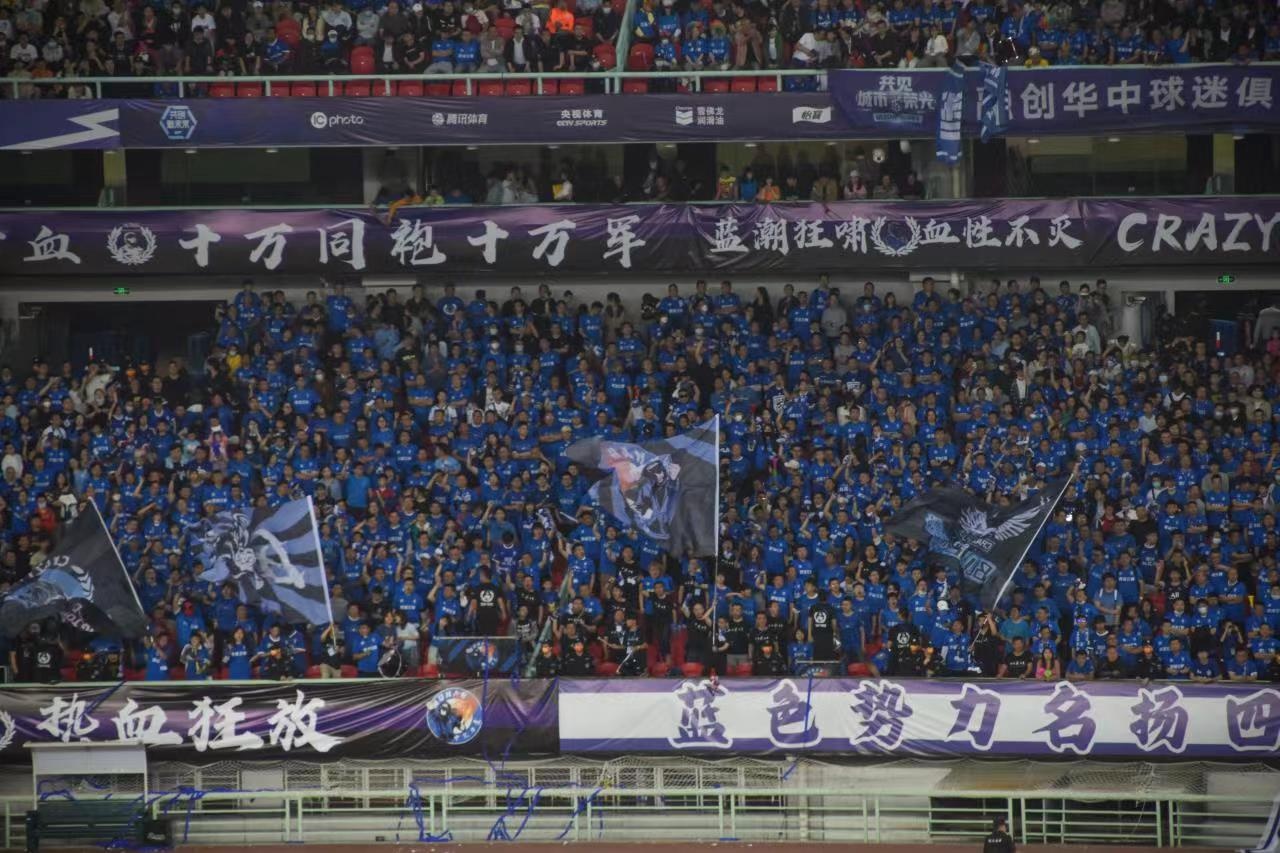 关于阿尔艾因主场氛围火爆，球迷热情助阵的信息