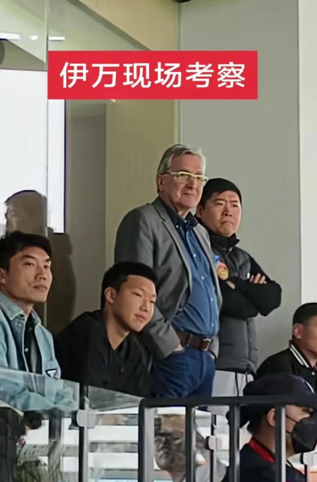 开云体育-伊万与中国驻克罗地亚大使共进晚餐赠送国足签名球衣(克罗地亚对科索沃足球比赛)