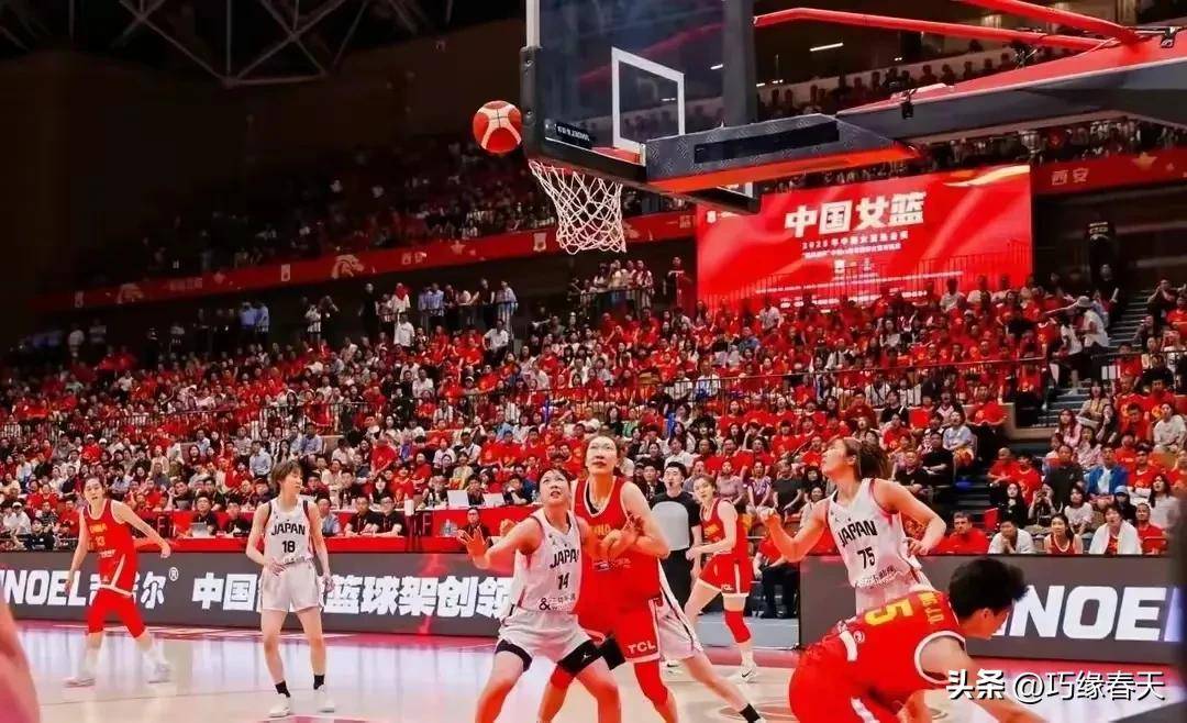 热身赛-韩旭15+9张子宇缺阵中国女篮不敌澳大利亚(张子宇与姚明合影照片)
