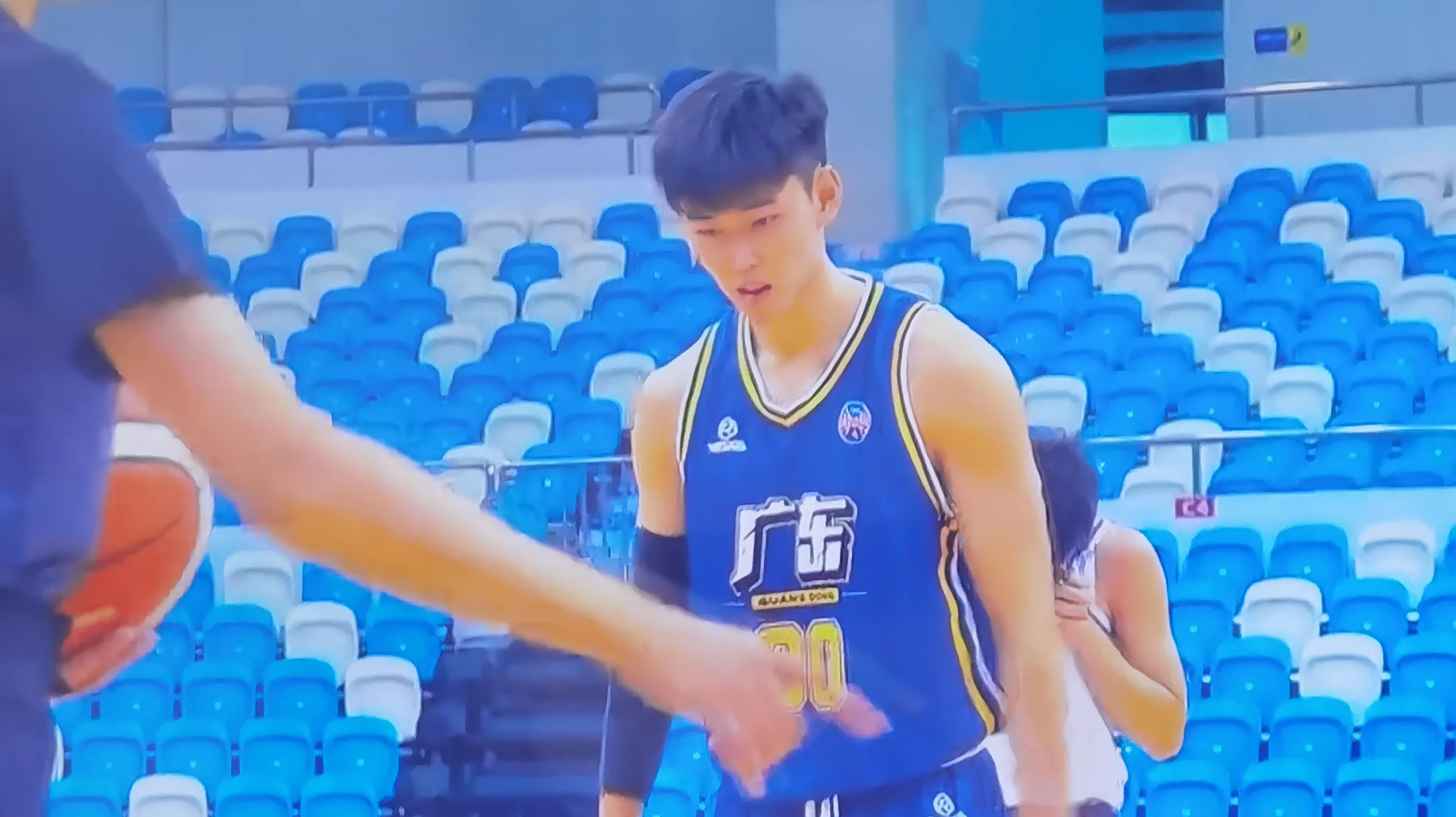 广东男篮张昊训练日常投射训练&结合球出手的简单介绍