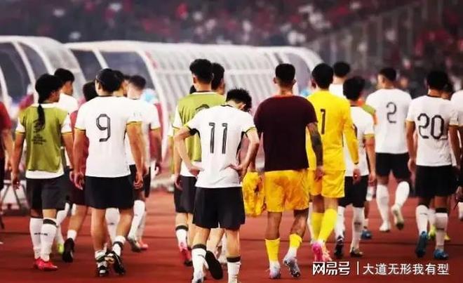韩媒嘲讽：中国男足再演功夫足球高天意恶意犯规逃过红牌(韩乔生经典口误)