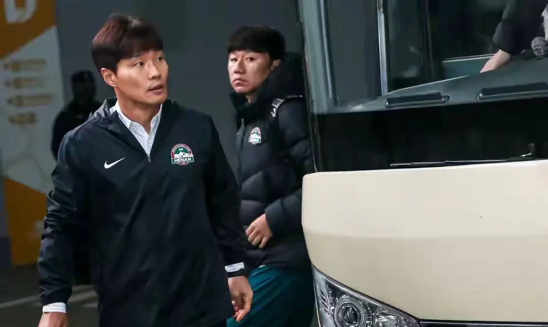 关键比赛中，赤焰军团从落后到翻盘，教练激动落泪(夏首尊为什么害赤焰军)