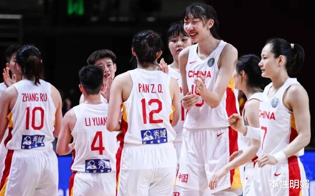 组图：中国女篮备战波黑宫鲁鸣给张子宇开小灶(开局融合巅峰老詹)