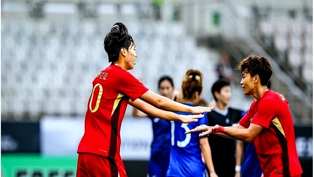 东亚杯-补时险失球中国女足雨战0-0日本队无缘冠军(日本夺得东亚杯冠军)