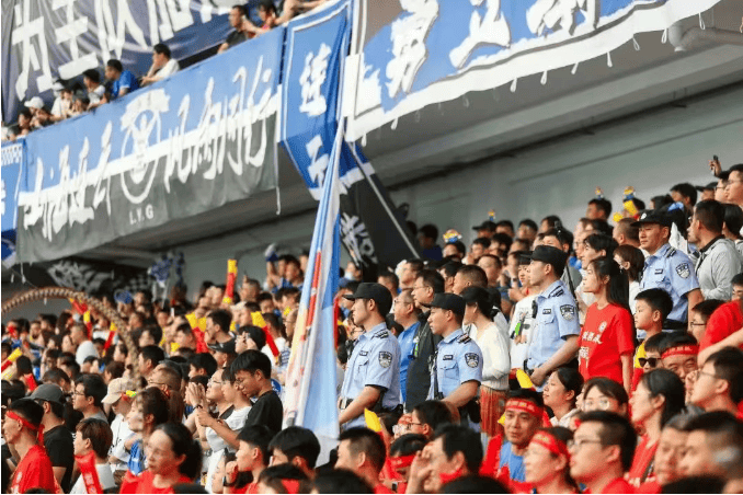 开云体育-季前赛也不平静：加那利群岛德比爆发球迷冲突，警方紧(加那利群岛攻略)